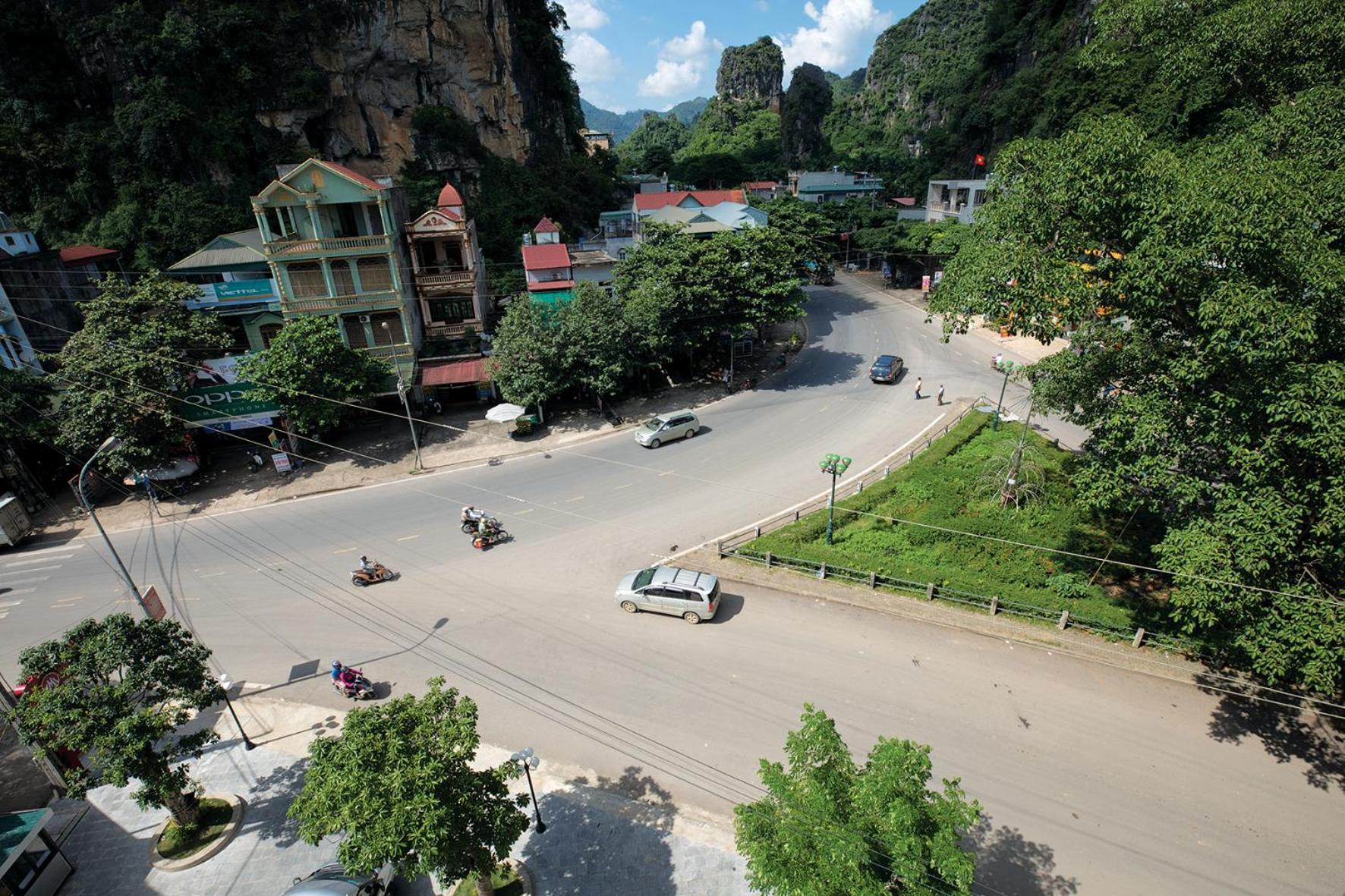 Hùng Mạnh Plaza Hotel Huong Tan Lac Ngoại thất bức ảnh